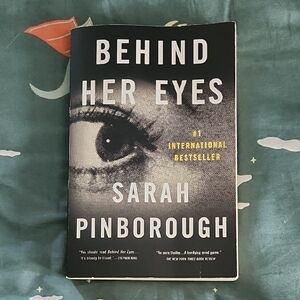 Behind Her Eyes Book by Sarah Pinborough, Paperback